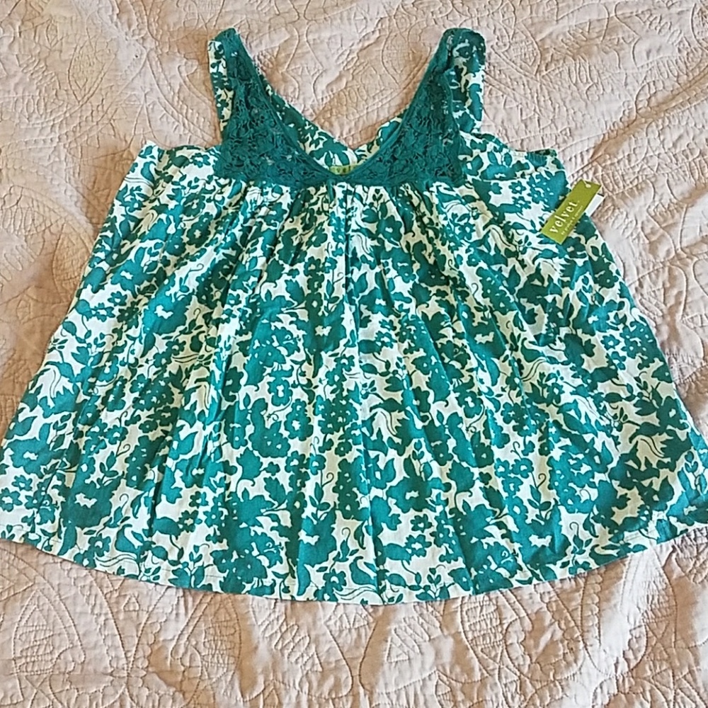 ⬇$35 *New* Flower Top